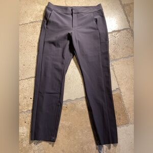 Athleta Stellar Trousers SZ 12- ankle zip- pockets-Gray
Waist 16”
Inseam 27”